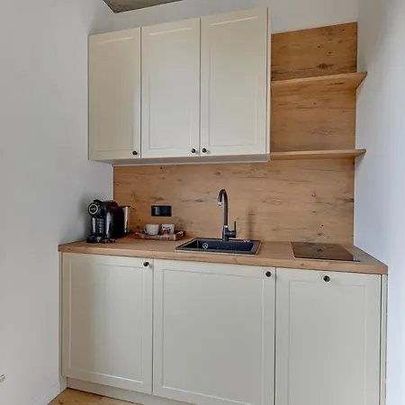 T8- Tetmajera 4*